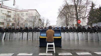 piano ukraine riots