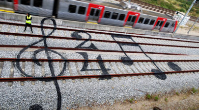railway train tracks portugal street art artur bordalo 2