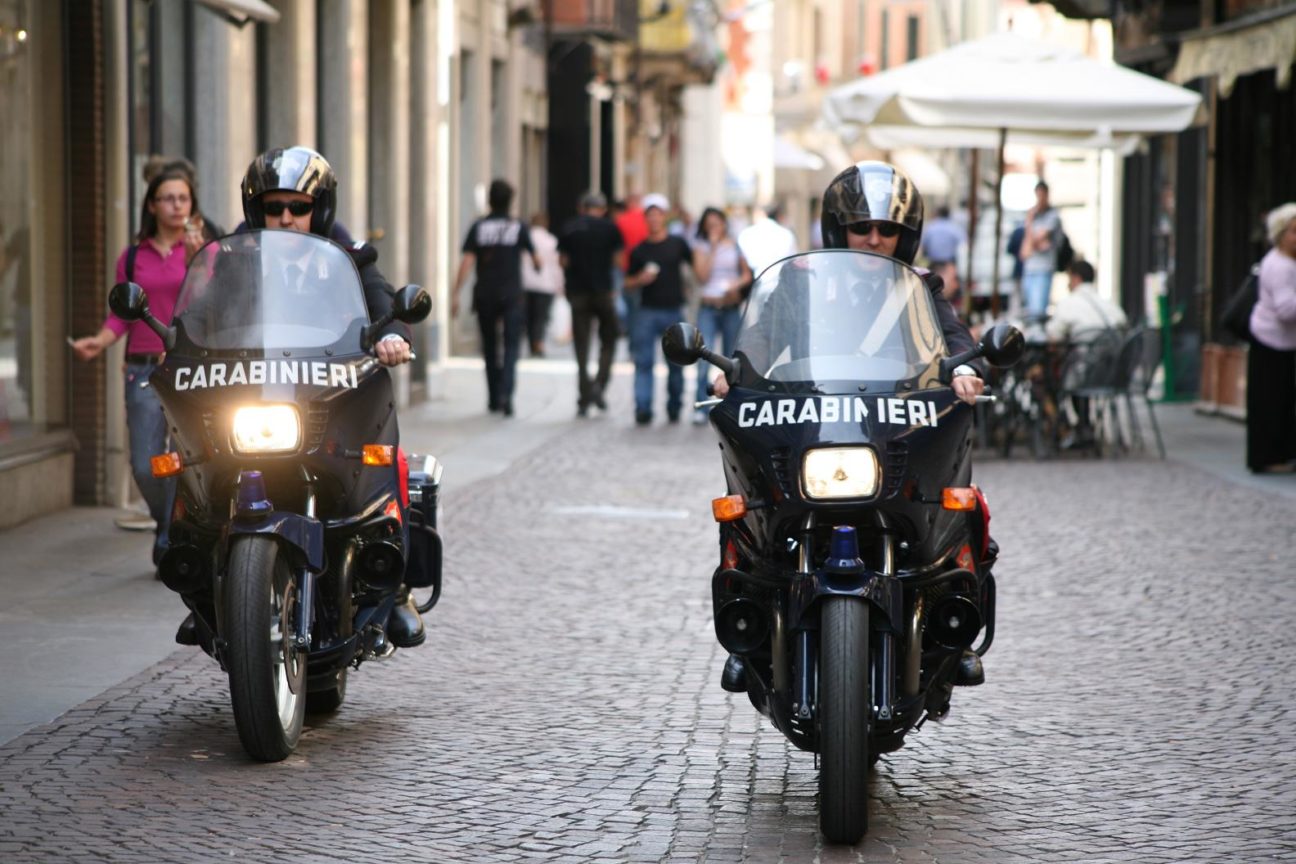 carabinieri alba in moto