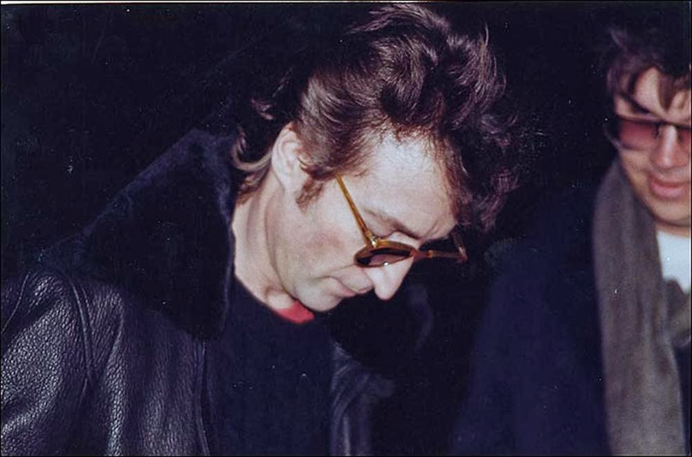 john lennon signs an autograph for mark chapman his murderer december 8 1980