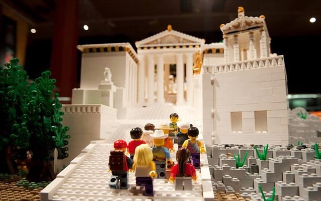 mia akropoli apo lego sto mouseio tis akropolis