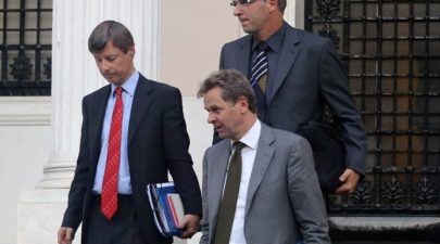 troika maximou isws exelixeis