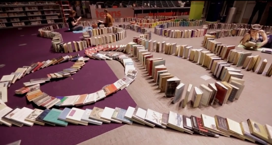 213442 longest book domino chain seattle