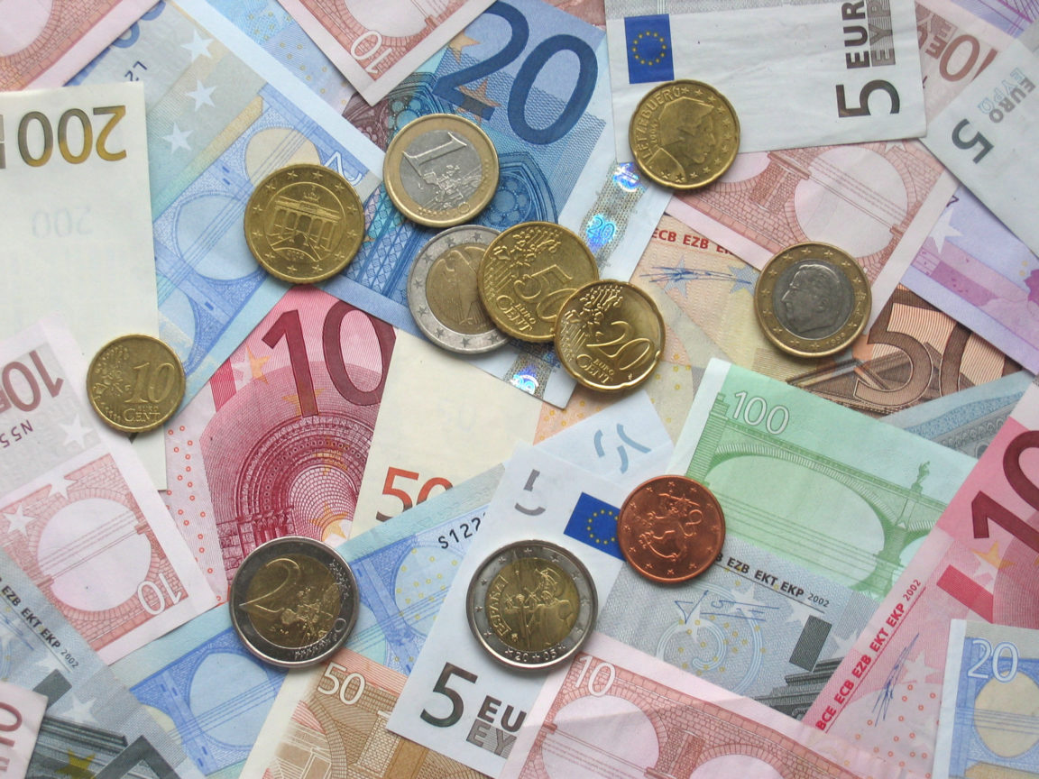 euro coins and banknotes 0