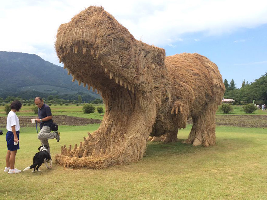 dinosaur straw sculptures wara art festival niigata japan 1