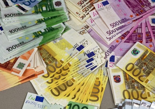 counterfeit euro banknotes.preview
