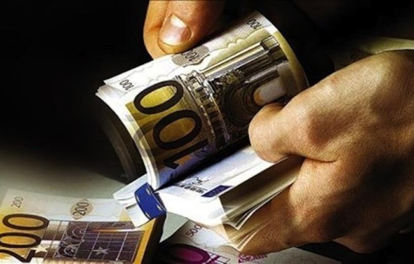 Συλλήψεις για κλοπή 30.000 ευρώ από αυτοκίνητο