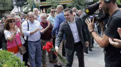 5b07efb81dc5244b208b4611