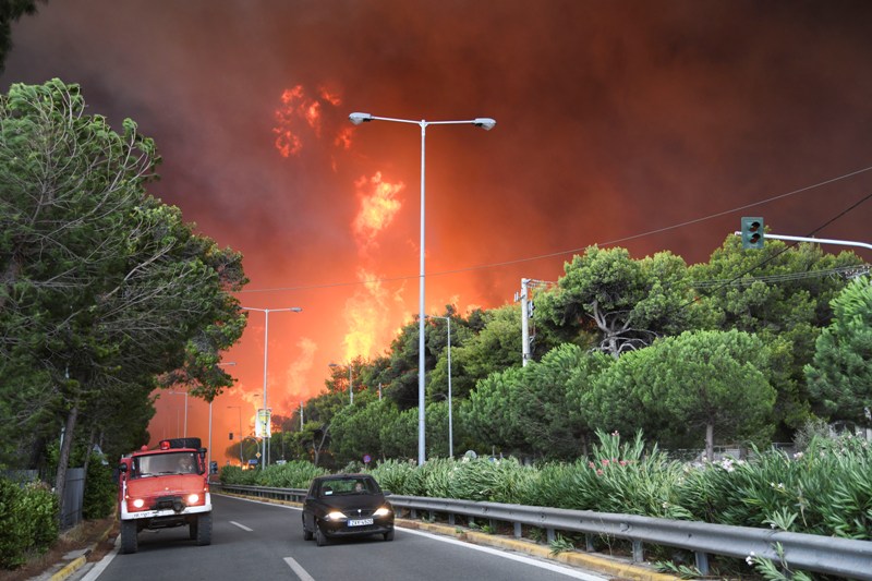 Φωτογραφία για: Χωρίς πρωινά δρομολόγια η γραμμή του προαστιακού Αθήνα-Κιάτο, λόγω της πυρκαγιάς στην Κινέτα 1 5b563cf31dc52447218b45f3
