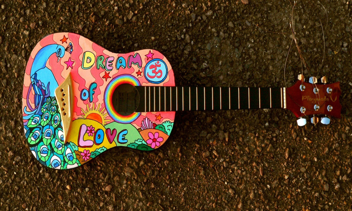 painted guitar 1087209 1920