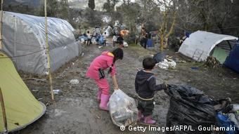 Παιδιά σε καταυλισμό στη Χίο 