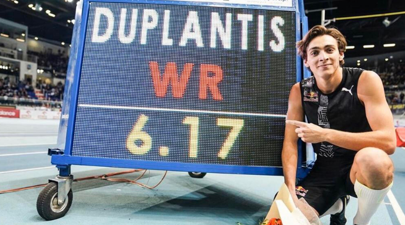 Armand Duplantis bat le record du monde du saut a la perche de Renaud Lavillenie