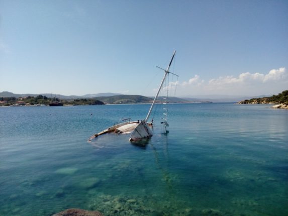 ΛΑΓΟΝΗΣΙ ΒΥΘΙΣΜΕΝΟ