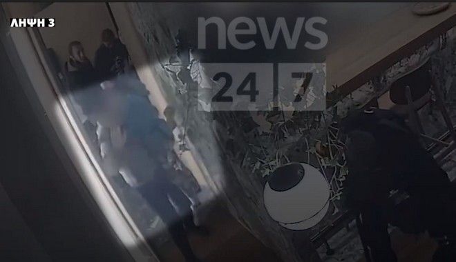 Αστυνομική βία: Η στιγμή της απρόκλητης επίθεσης σε καφετέρια στο Γαλάτσι – Βίντεο Ντοκουμέντο