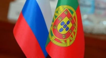 russian flag and portuguese flag 1