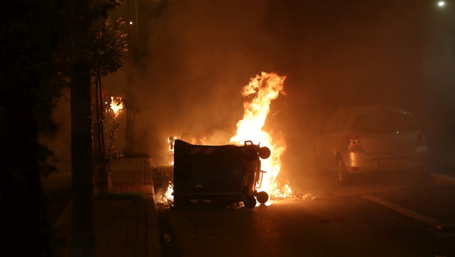 EK - μολοτοφ οδοφραγμα