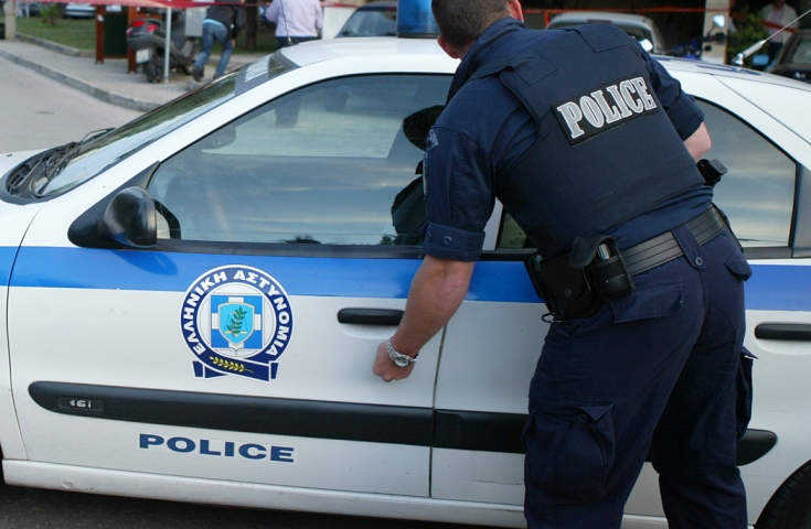 Έφοδος της αστυνομίας σε κτηματολόγια της Αττικής για εγκληματική οργάνωση: Μέχρι στιγμής 9 συλλήψεις