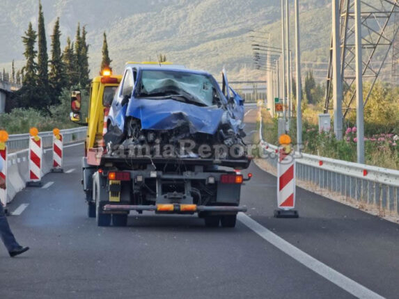 Φωτογραφία για: Τροχαίο με νεκρό στη Λαμία: 40χρονος «καρφώθηκε» στις μπάρες και σκοτώθηκε 4 viber i705