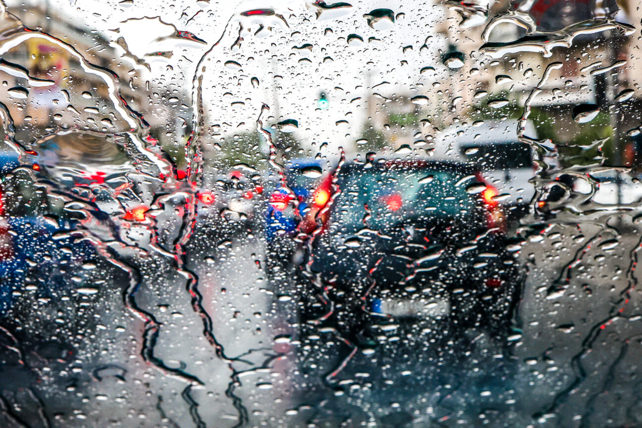 Καιρός: Σε ποιες περιοχές θα σημειωθούν και σήμερα βροχές και καταιγίδες