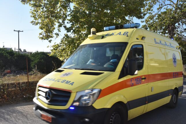 Φωτογραφία για: Τροχαίο στη Ριζούπολη: Οδηγός μηχανής παρέσυρε τρεις ανήλικους 17 εκαβ