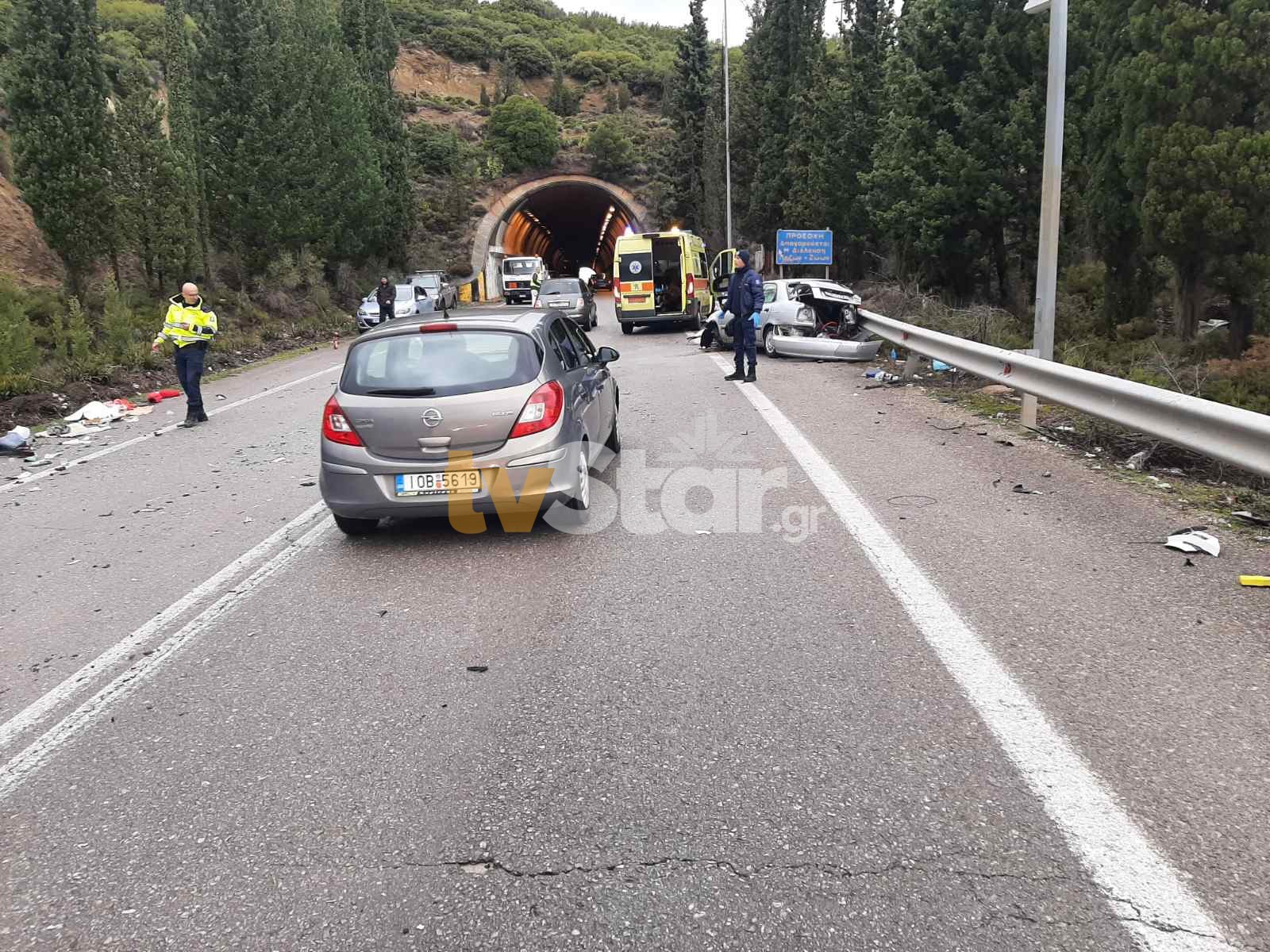 Συγκρούστηκαν μετωπικά φορτηγό και ΙΧ στον δρόμο Λιβαδειάς- Αράχωβας: Νεκρός ένας άνδρας