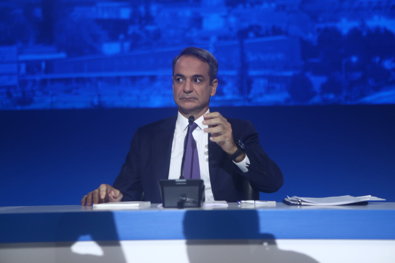 Δημοσκόπηση Interview: Το ερώτημα που δεν περιμέναμε – «Με ποιον πολιτικό αρχηγό θα πηγαίνατε για καφέ;»