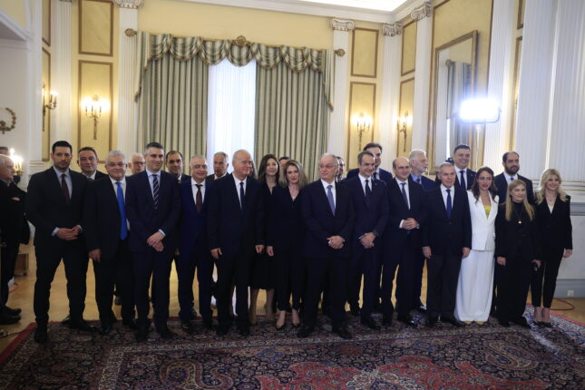 Φωτογραφία για: Κόλαφος ο Κύρτσος για Μητσοτάκη και ανασχηματισμό: «Μόνο η Ινδία έχει πολυπληθέστερο υπουργικό συμβούλιο» 4 6498777