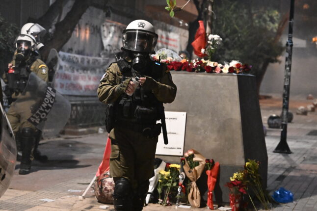 Φωτογραφία για: Εξάρχεια: Τα ΜΑΤ επιτέθηκαν σε οικογένειες με παιδιά και διέκοψαν εκδηλώσεις στο λόφο του Στρέφη(video) 21 6050534