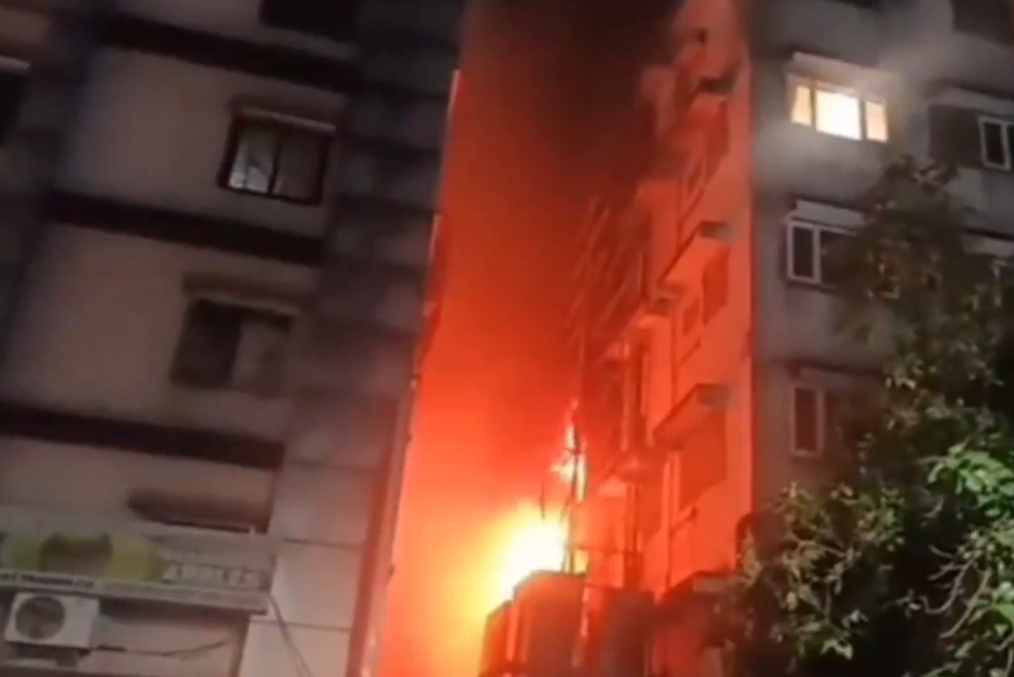 Ινδία: Φονική πυρκαγιά σε ξενοδοχείο – Τουλάχιστον 15 νεκροί (video)