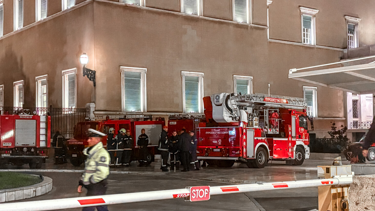 Βουλή: Ταυτοποιήθηκε ο φαρσέρ για τη «βόμβα»