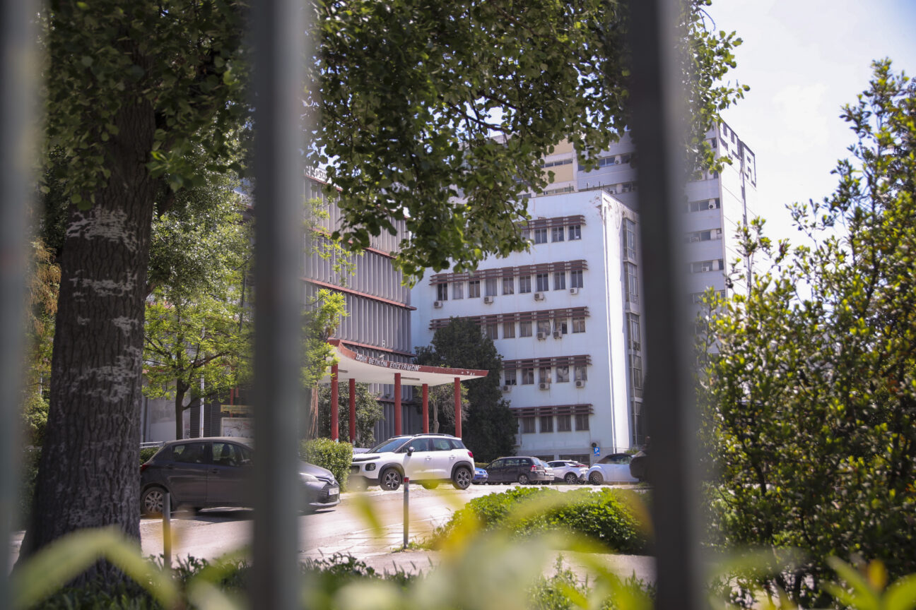 Ένταση στο ΑΠΘ: Χημικά και κρότου λάμψης από την αστυνομία κατά την εκκένωση κατάλληψης (video)