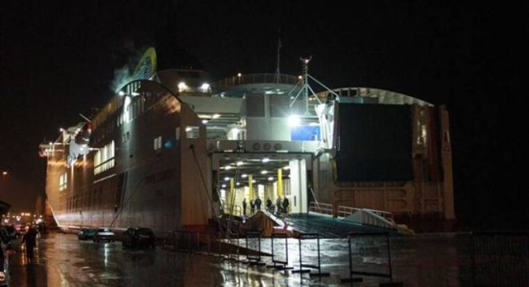Φωτογραφία για: Τραγωδία στην Πάτρα: 47χρονη ναυτικός σκοτώθηκε πάνω στον καταπέλτη πλοίου - Την παρέσυρε φορτηγό 18 cache 650x650 1 219906