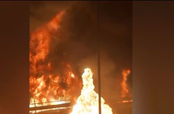 Φωτογραφία για: Νέος Κόσμος: Ανάσταση με μολότοφ για ακόμη μια χρονιά - Έγινε η νύχτα μέρα (video) 20 profile player 960x540 6