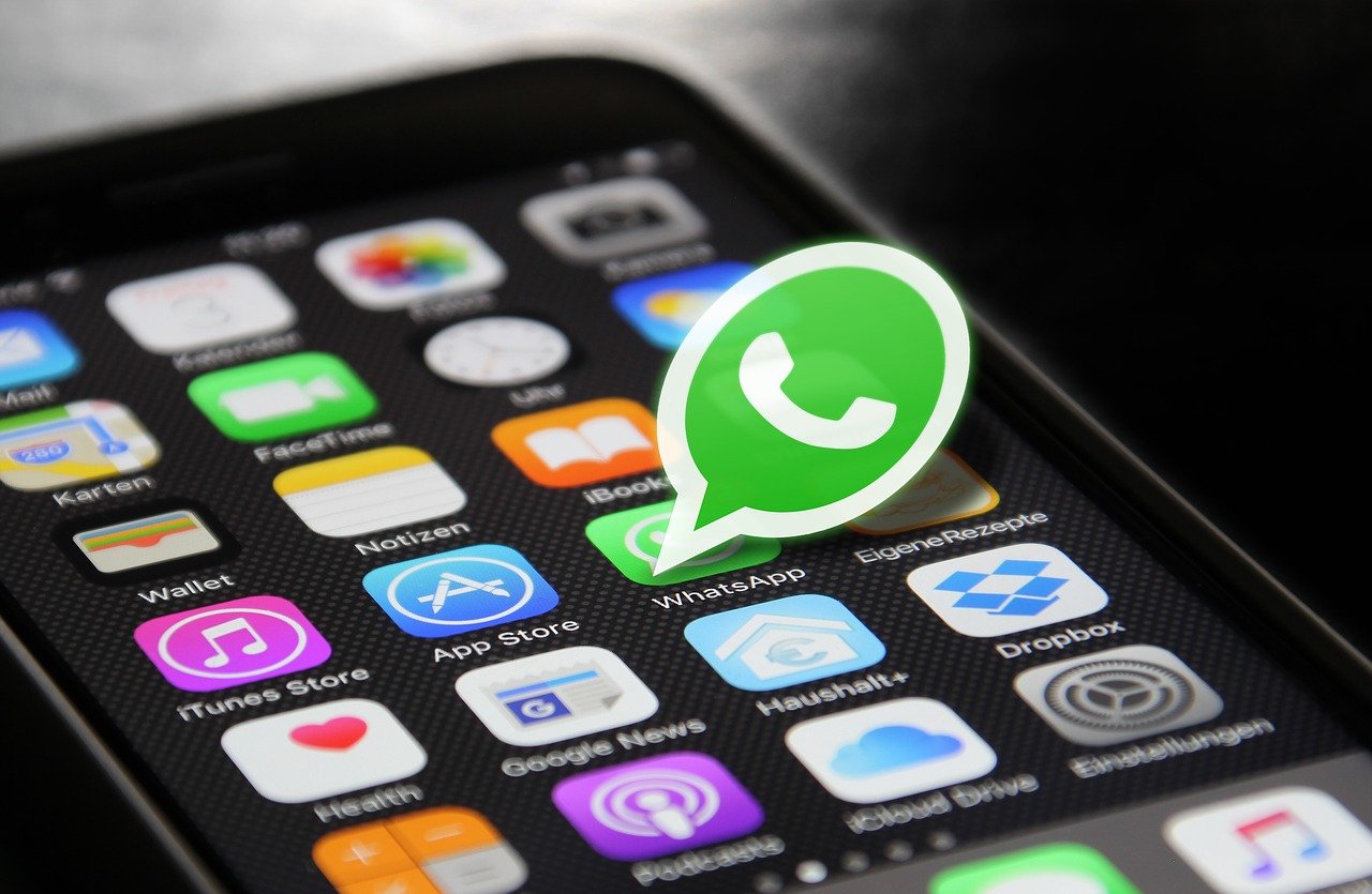 whatsapp 2105015 1280