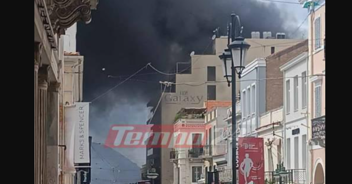Μεγάλη φωτιά στο κέντρο της Πάτρας: Στις φλόγες το ξενοδοχείο Galaxy – Γνωστό πολυκατάστημα στο ισόγειο του κτιρίου
