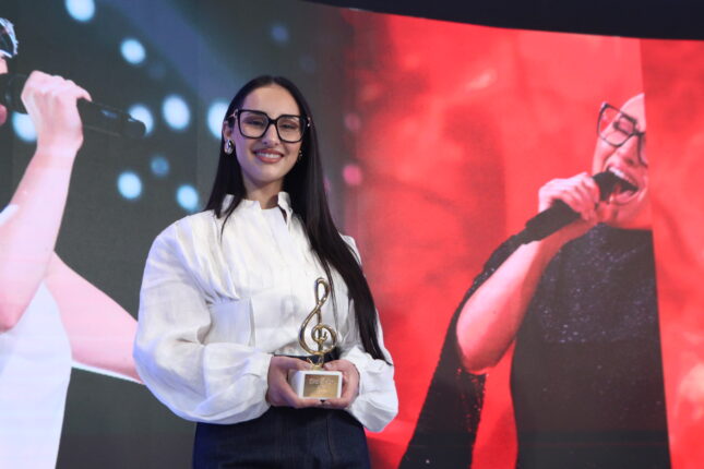 Βραβεία για την 6η θέση στην Eurovision 4 6566986