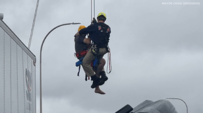 FULL Semi drivers terrifying 911 call while hanging over Louisville bridge 10 37 screenshot