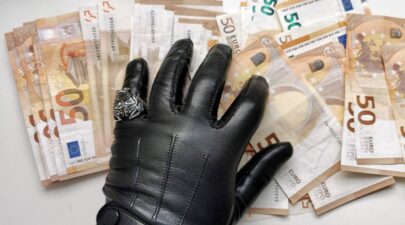 gloves 4762177 1280