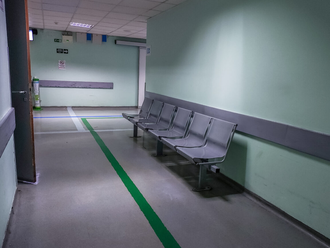 Κύθηρα: Γέννησε με οδηγίες από το τηλέφωνο – Σοβαρές ελλείψεις προσωπικού στο νοσοκομείο του νησιού