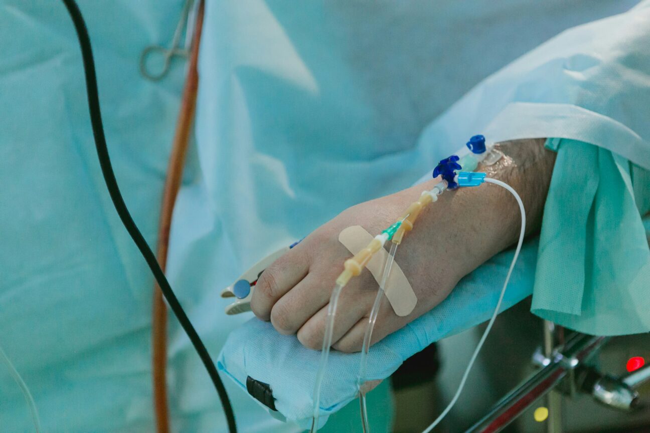 Τι είναι η νόσος των Λεγεωνάριων: Προειδοποιήσεις του ΕΟΔΥ ενόψει καλοκαιριού