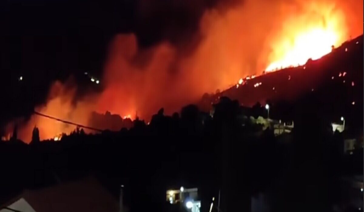 Εύβοια: Ανεξέλεγκτη η φωτιά στα Μεσοχώρια (video) | Το Κουτί της Πανδώρας