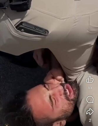 Φωτογραφία για: Ρόδος: «Ποιοι είναι αυτοί οι άνδρες;» - Δύο φωτογραφίες-σοκ από την παρέμβαση των ΜΑΤ προκαλούν ερωτήματα 3 rodos israilinoi 2