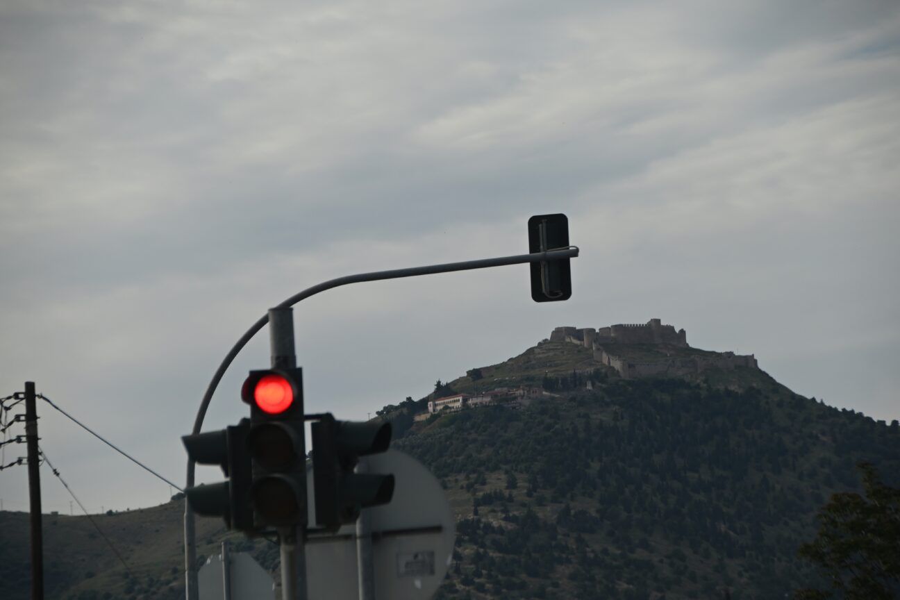 Καιρός: Πρόσκαιρες νεφώσεις και τοπικές βροχές