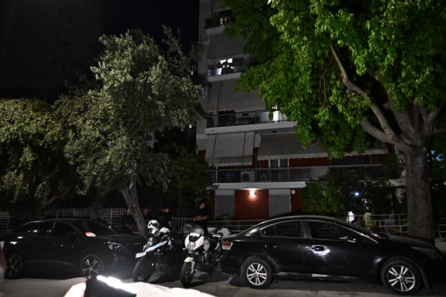 Φωτογραφία για: Νέος Κόσμος: Πιθανή γυναικοκτονία πίσω από το νεκρό ζευγάρι που βρέθηκε σε διαμέρισμα σε προχωρημένη σήψη 2 neos kosmos 2 1