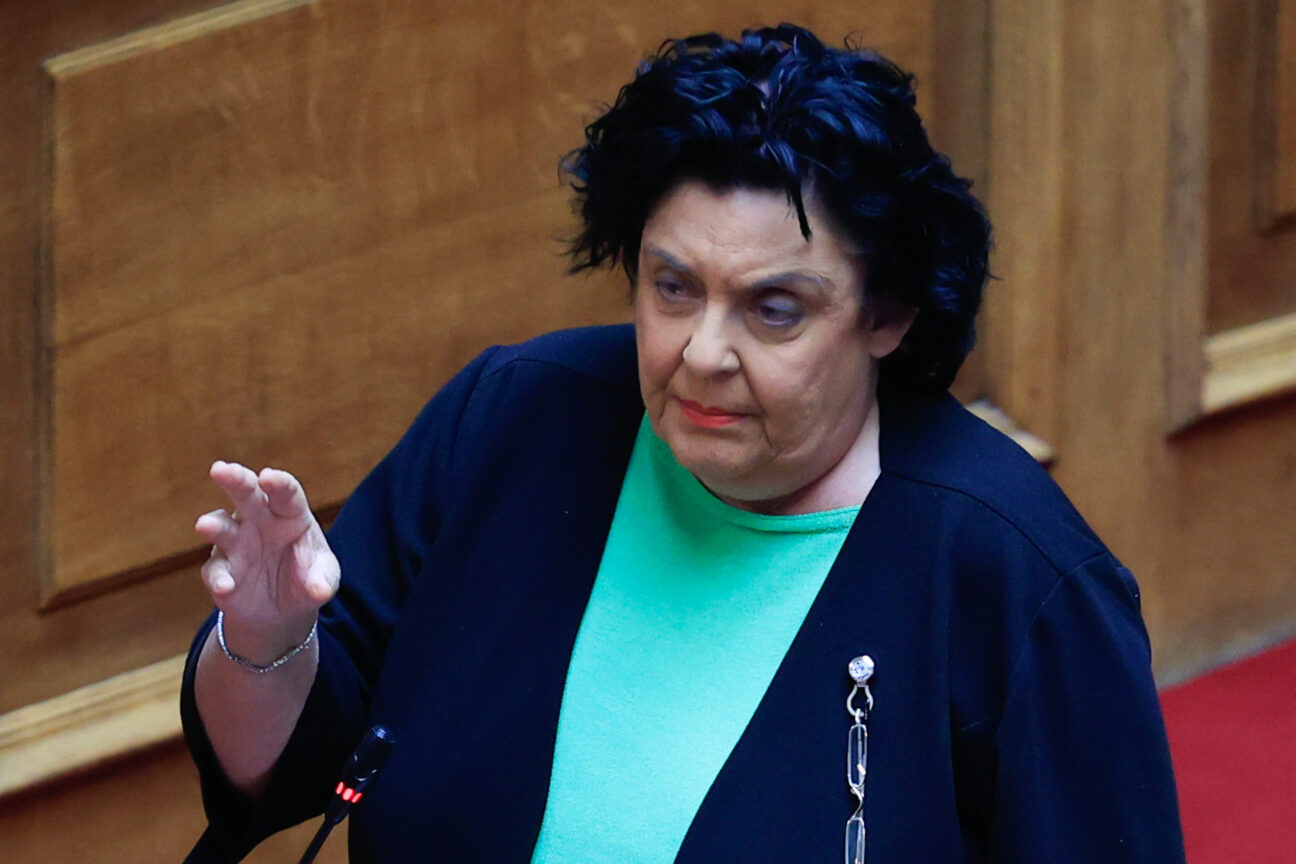 Λιάνα Κανέλλη: Υιοθέτησε το αντιεπιστημονικό αφήγημα Μητσοτάκη για Μυλωνάκη