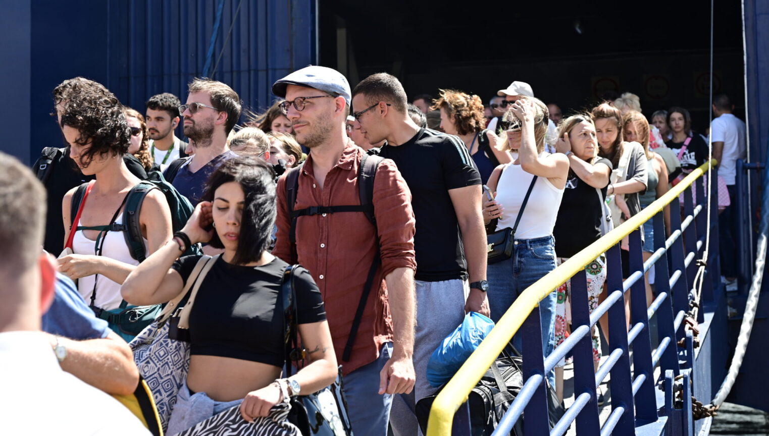 toyristes-scaled-e1760452088619-1523x864