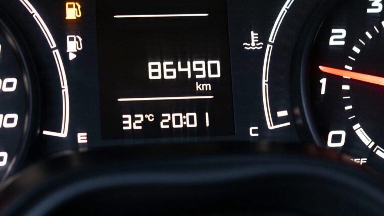 Φωτογραφία για: Το λαμπάκι στο καντράν του αυτοκινήτου που δεν γνωρίζουν οι 4 στους 5 οδηγούς 1 kantran_dial_sign