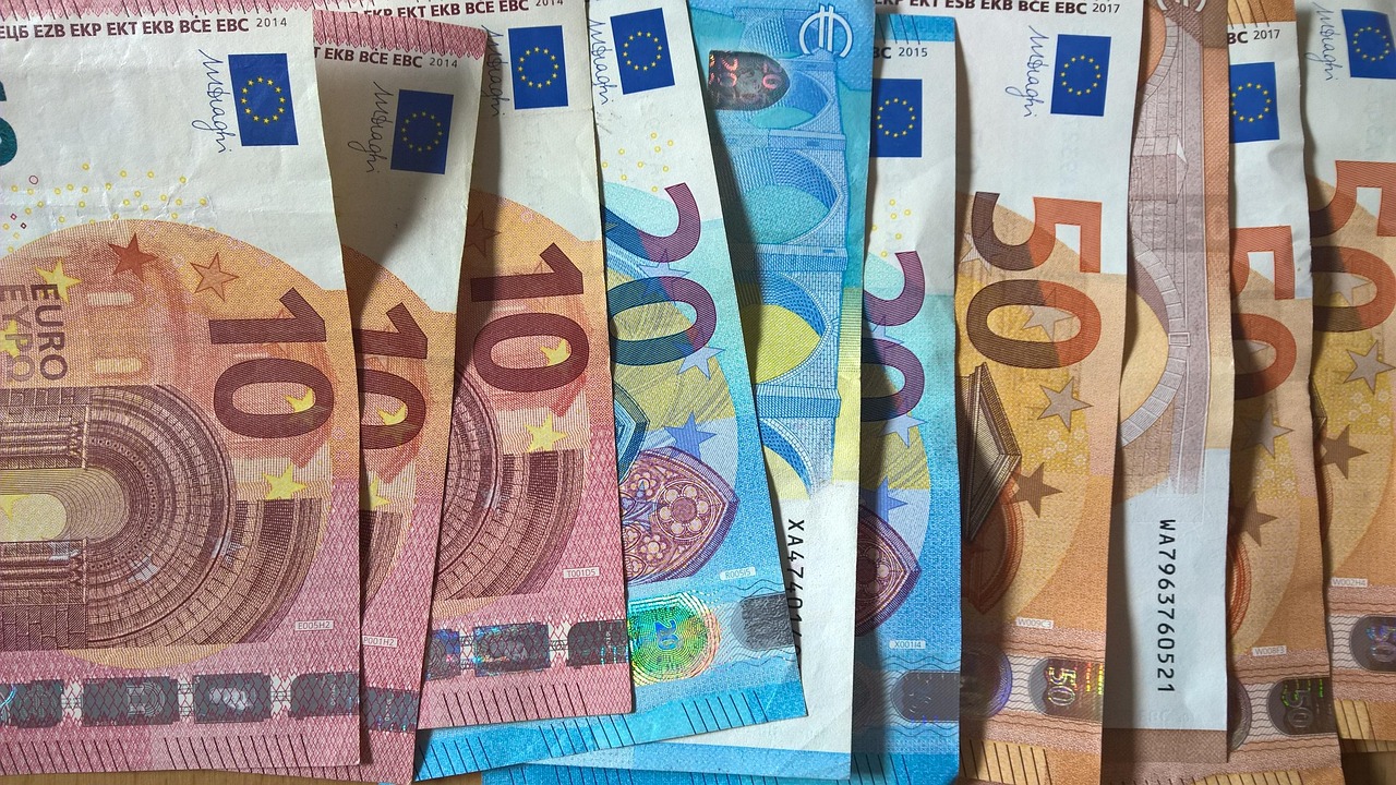 Εισοδηματικό χάσμα: Οι απολαβές των επικεφαλής εταιρειών απογειώνονται, οι εργαζόμενοι υποφέρουν