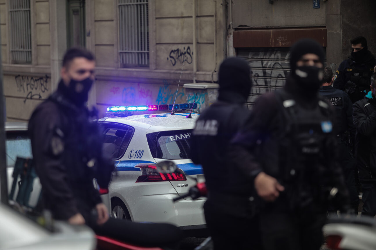 Εξάρχεια: Επίθεση με μαχαίρι δέχτηκε υπάλληλος περιπτέρου – Μεταφέρθηκε στο νοσοκομείο