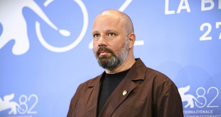 AP25240449657257 1536x815 1